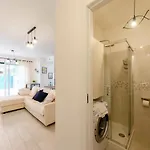아파트 Joivy Flat With Terrace & Parking 세스트리레반떼