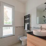 아파트 Joivy Flat With Terrace & Parking 세스트리레반떼