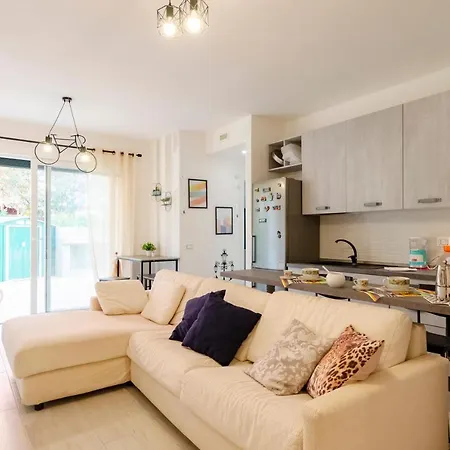 Joivy Flat With Terrace & Parking Apartman