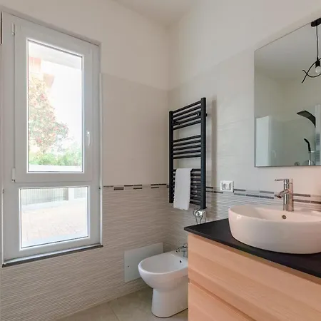 아파트 Joivy Flat With Terrace & Parking 세스트리레반떼