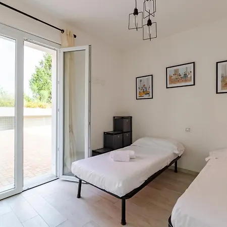 아파트 Joivy Flat With Terrace & Parking *