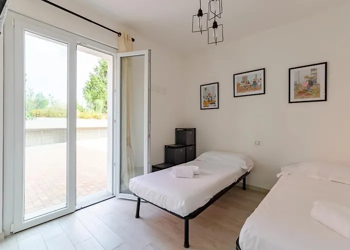 Apartmán Joivy Flat With Terrace & Parking *