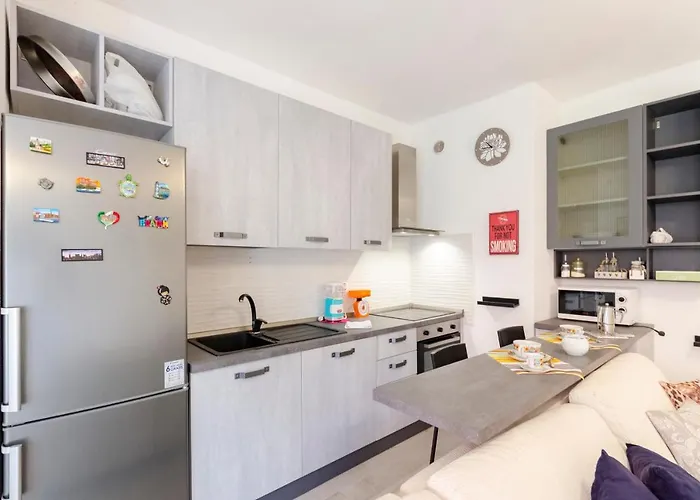 Lejlighed Joivy Flat With Terrace & Parking